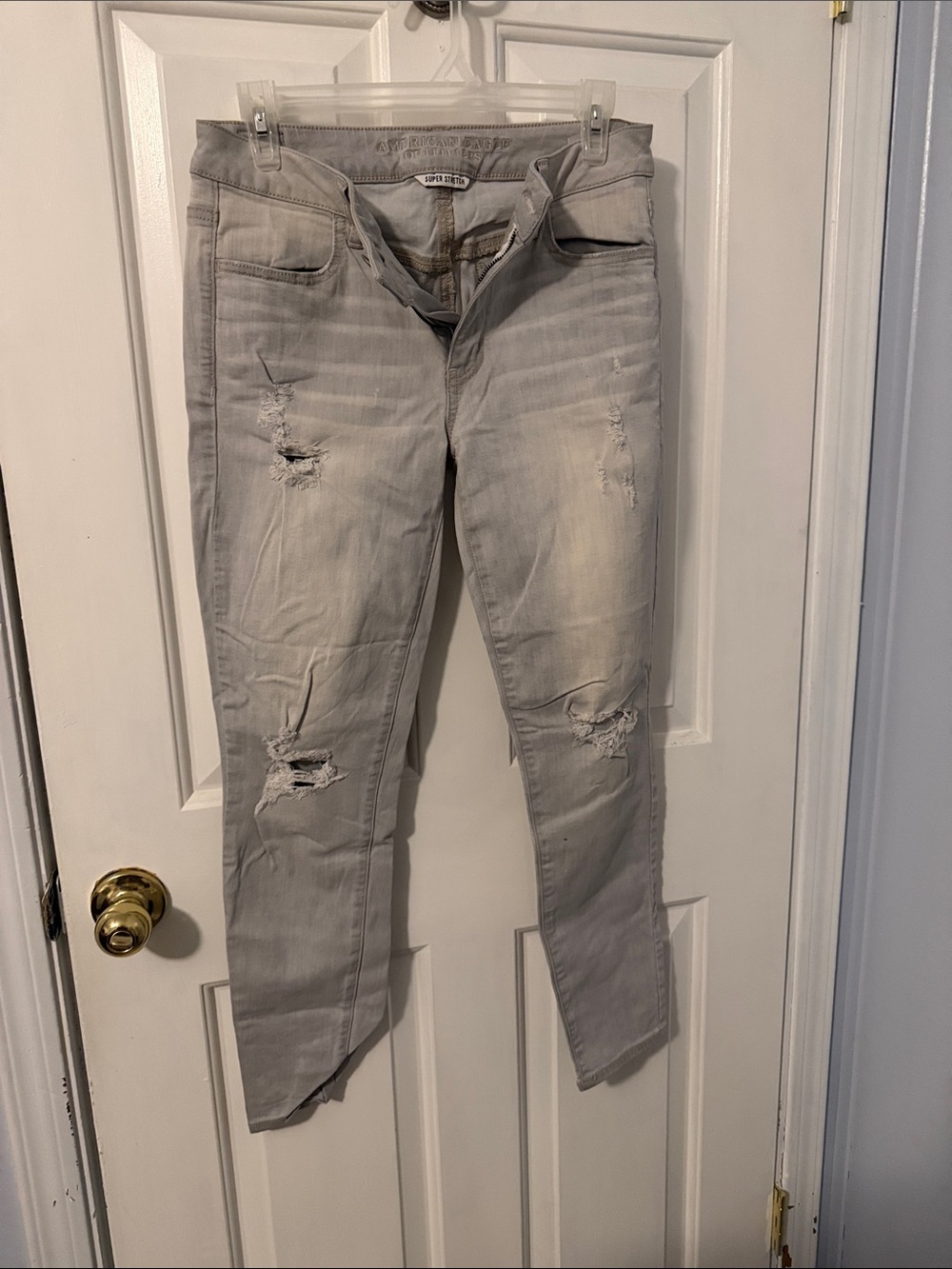 American Eagle Outfitters Light Gray Distressed Skinny Jeans